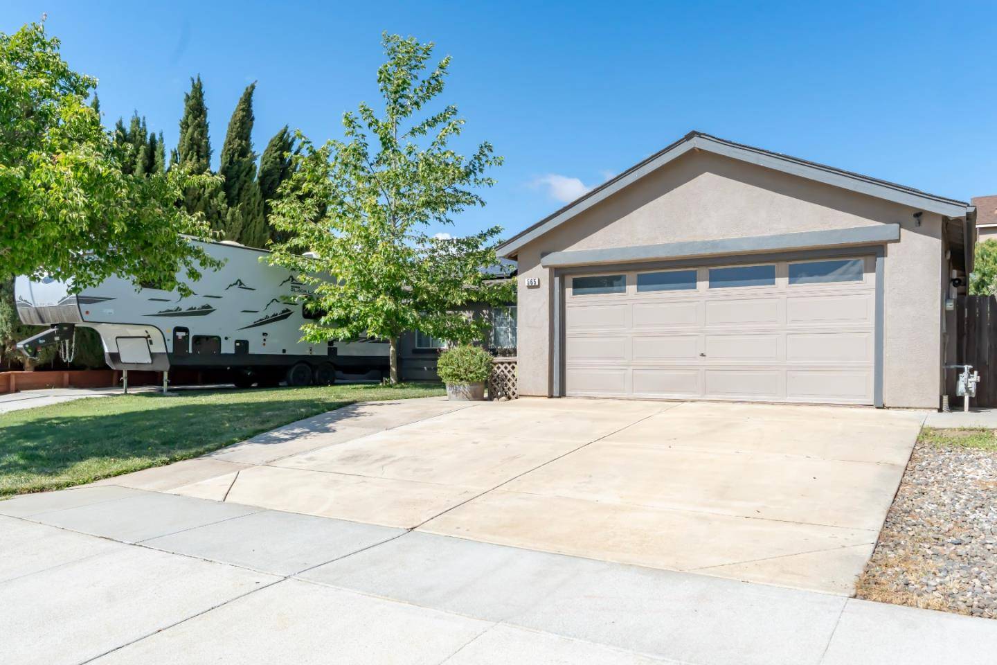 Gonzales, CA 93926,565 Juri CIR