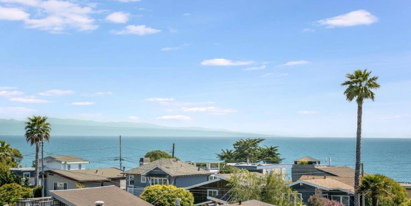 Aptos, CA 95003,423 Hillcrest DR
