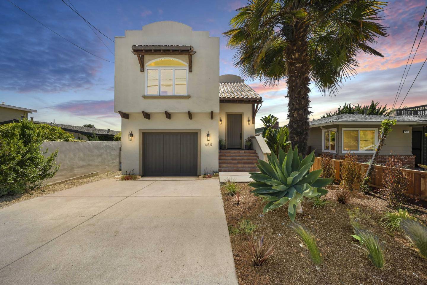 Aptos, CA 95003,423 Hillcrest DR