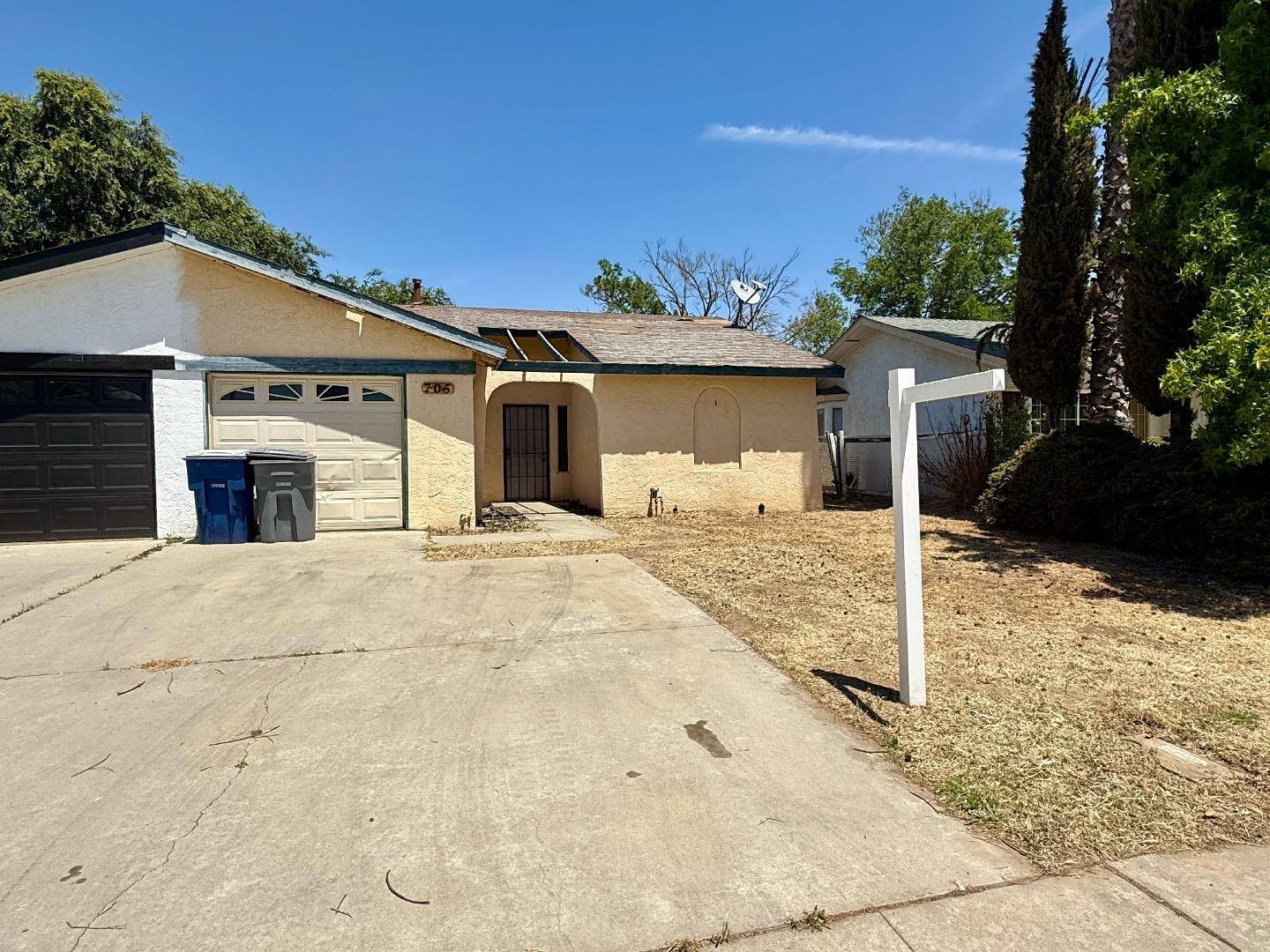 Madera, CA 93637,705 Deerwood DR