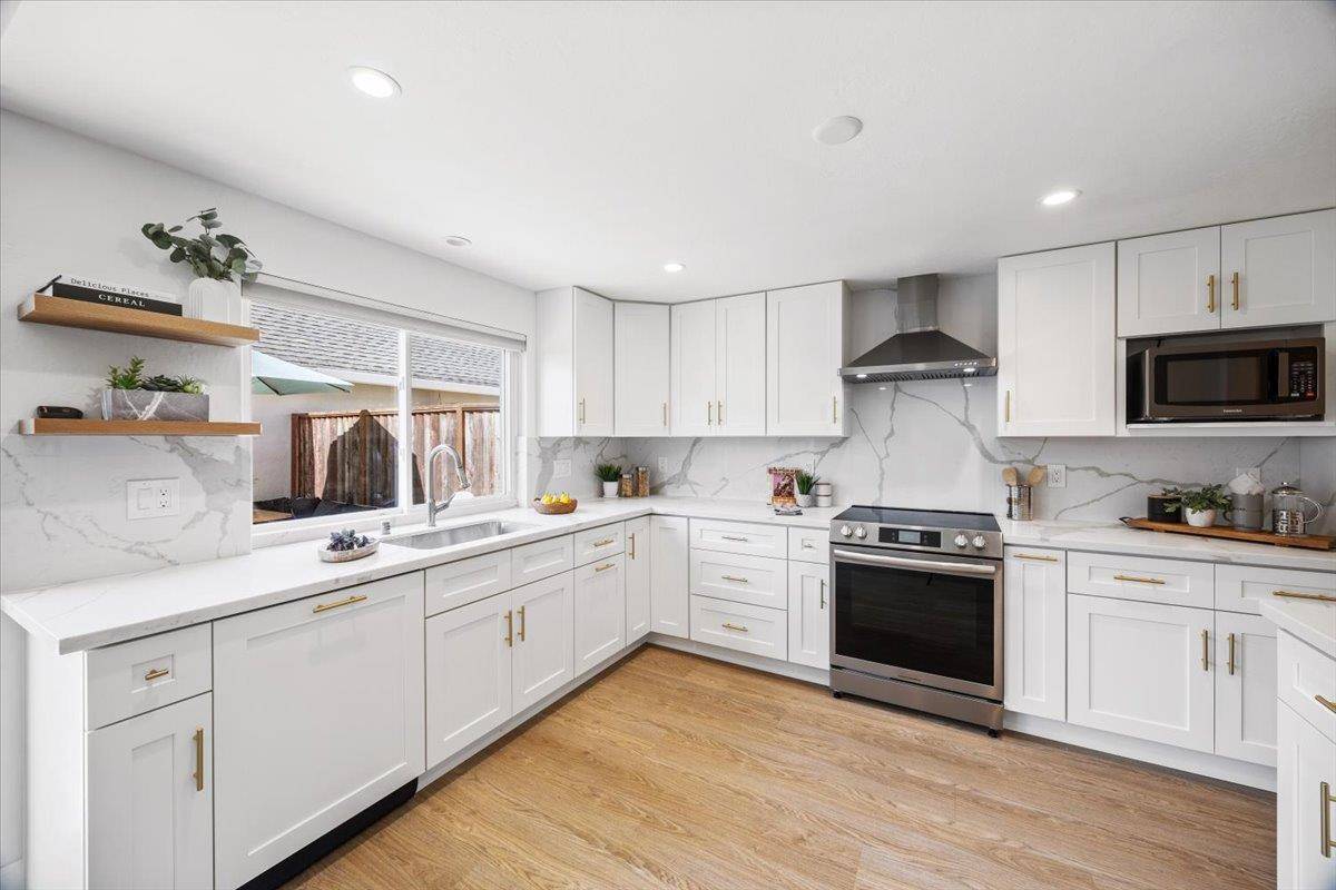 Foster City, CA 94404,714 Comet DR