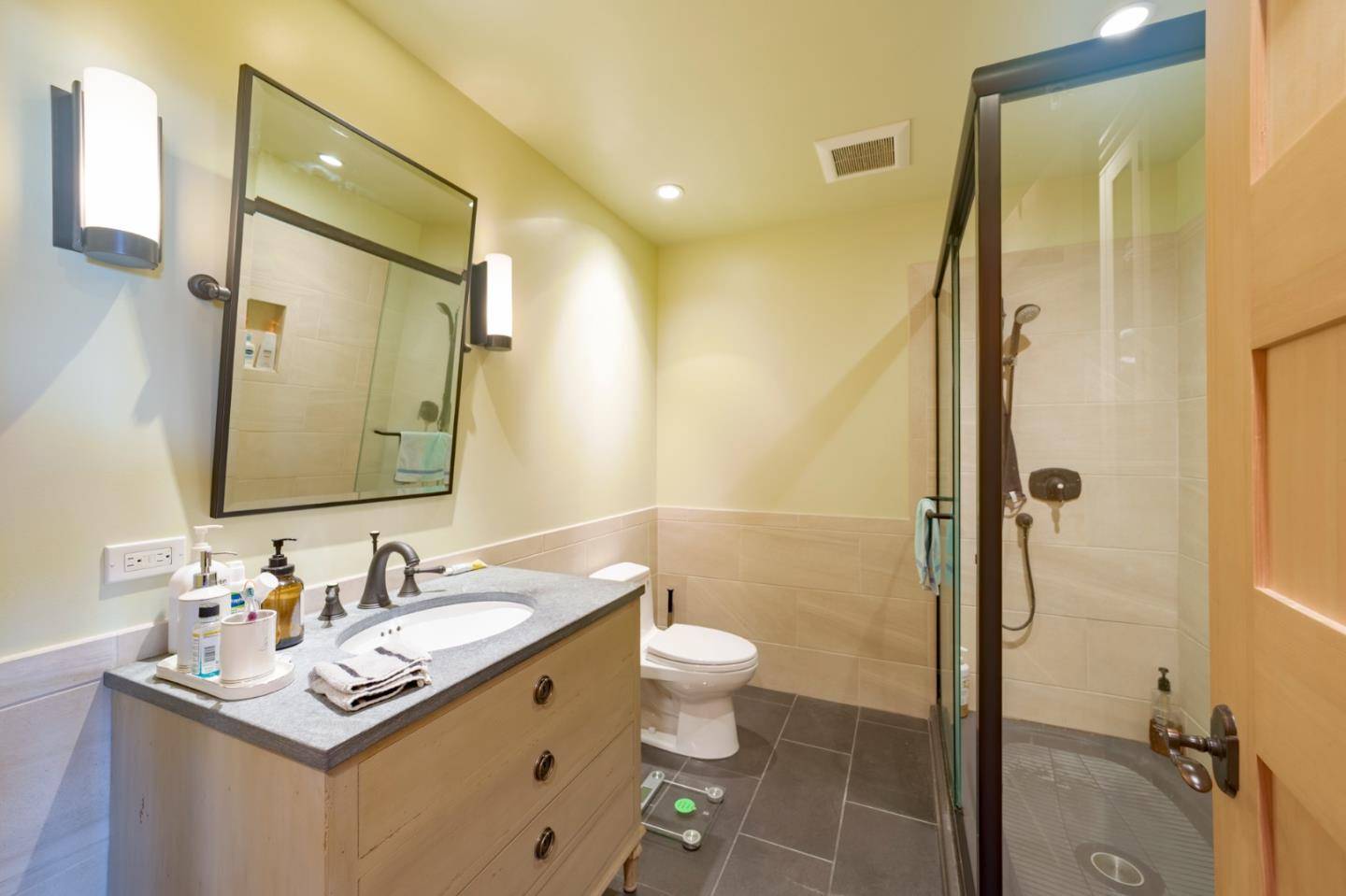 San Mateo, CA 94403,3708 S El Camino Real