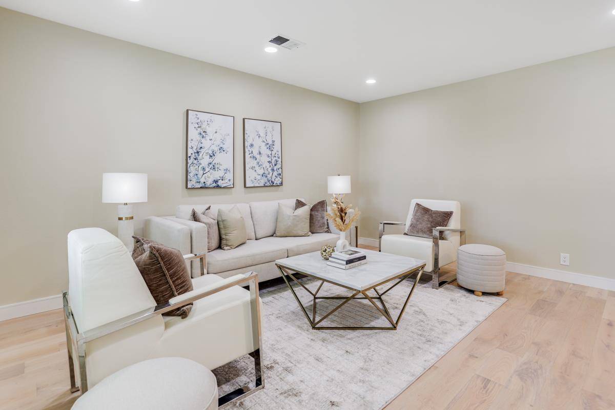 San Jose, CA 95136,988 Glenridge DR