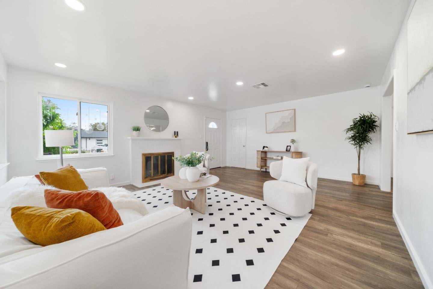 Sunnyvale, CA 94085,202 E Hemlock AVE