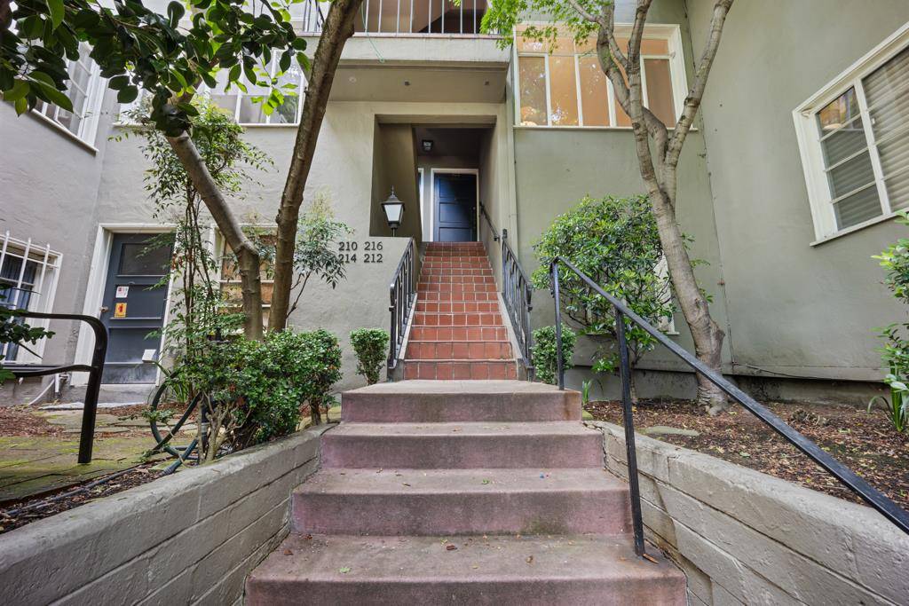 Oakland, CA 94610,212 Lee ST