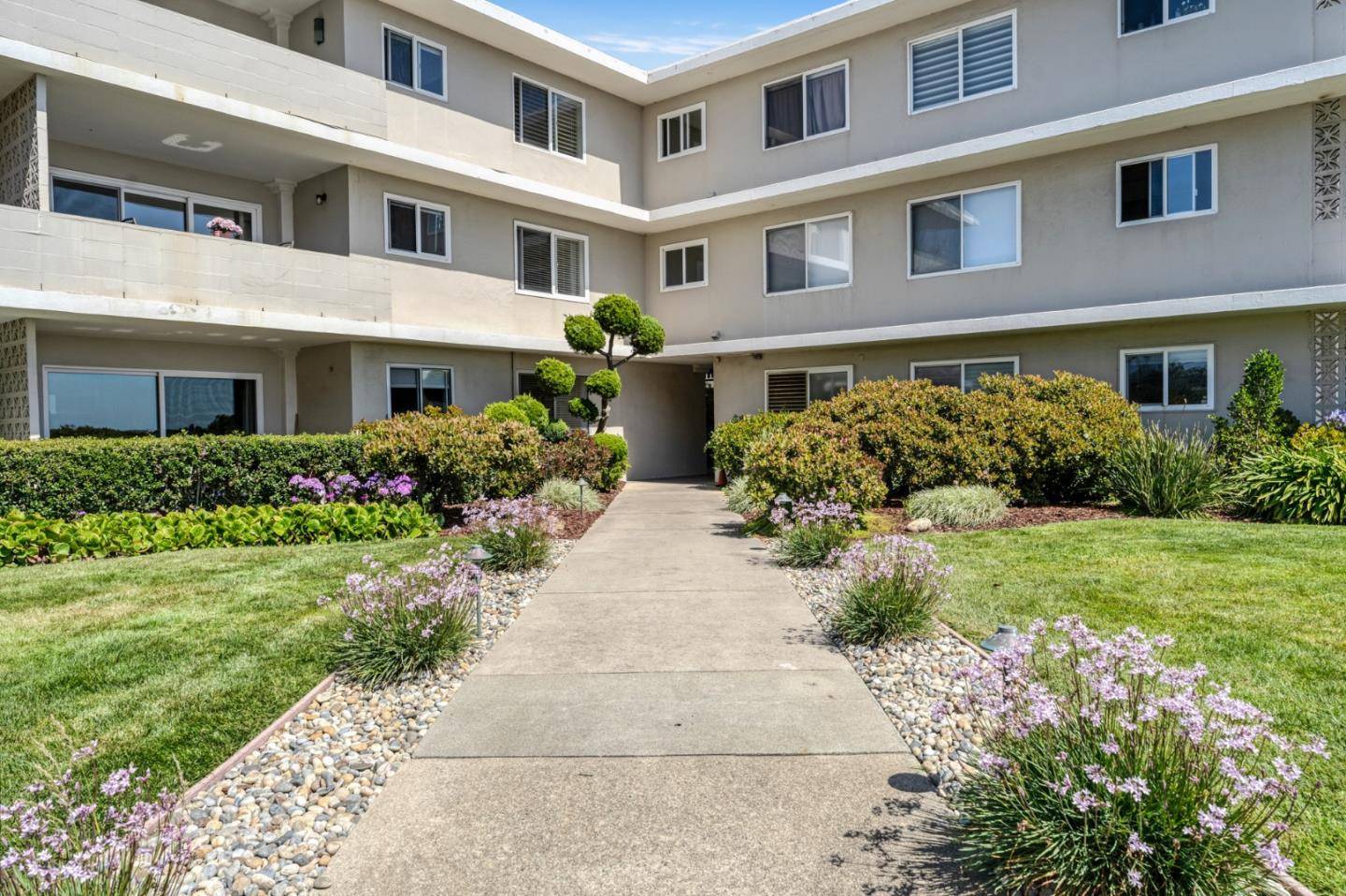 Santa Cruz, CA 95060,880 West Cliff DR 9