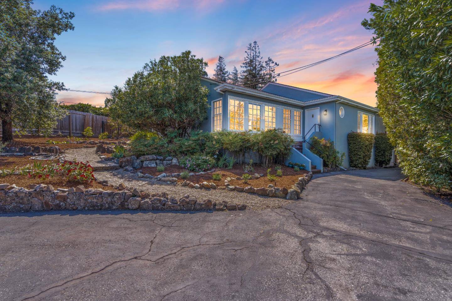 Redwood City, CA 94062,206 Frances LN