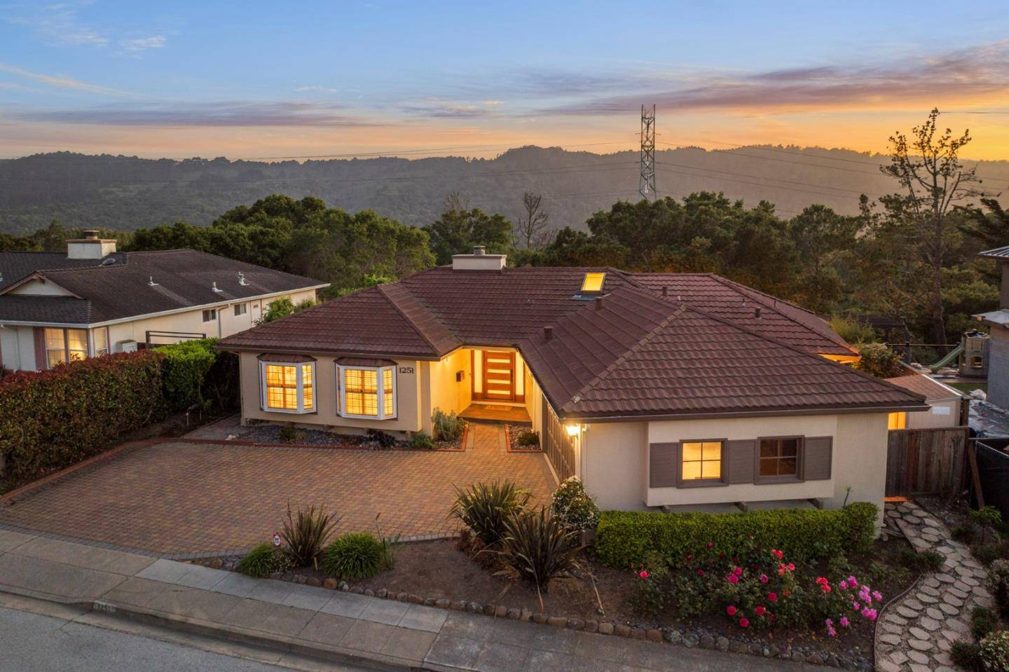 San Mateo, CA 94402,1251 Laurel Hill DR