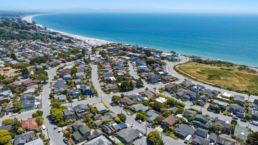 Aptos, CA 95003,208 Valencia AVE