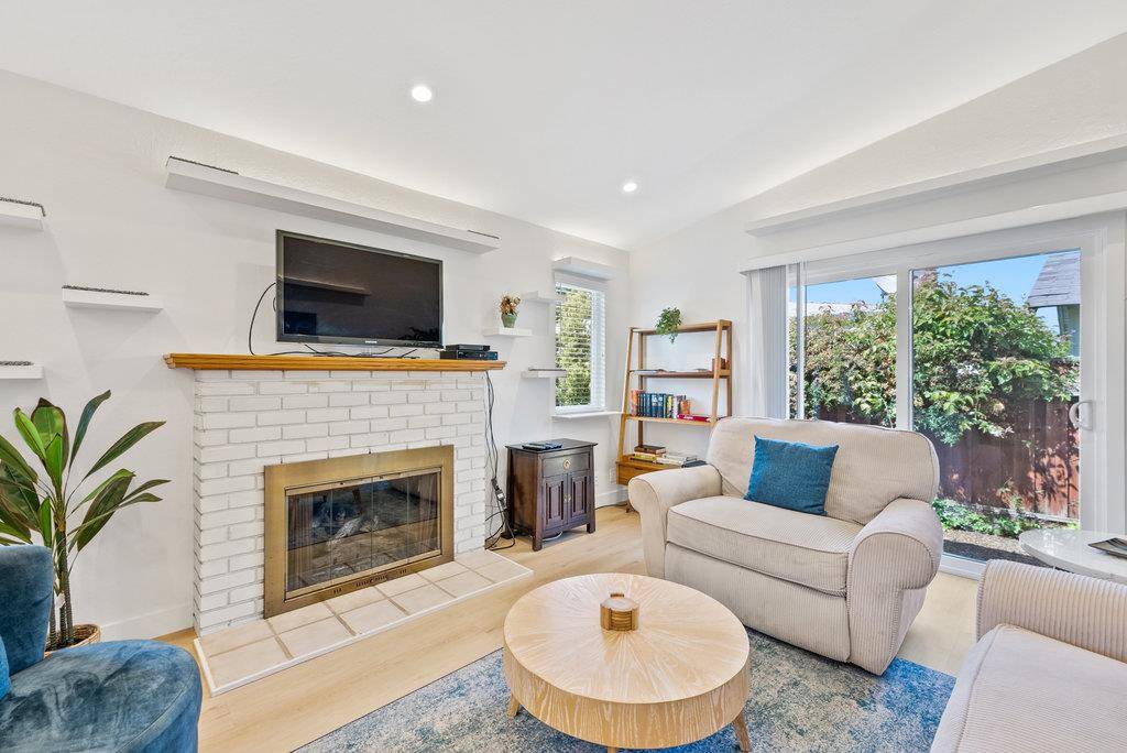 Aptos, CA 95003,208 Valencia AVE