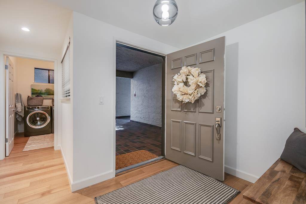 Menlo Park, CA 94025,1202 Sharon Park DR