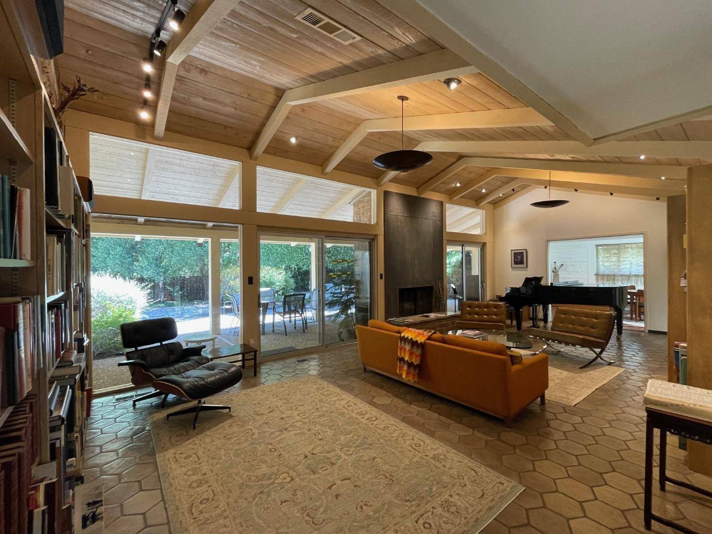 Stanford, CA 94305,843 Sonoma Terrace