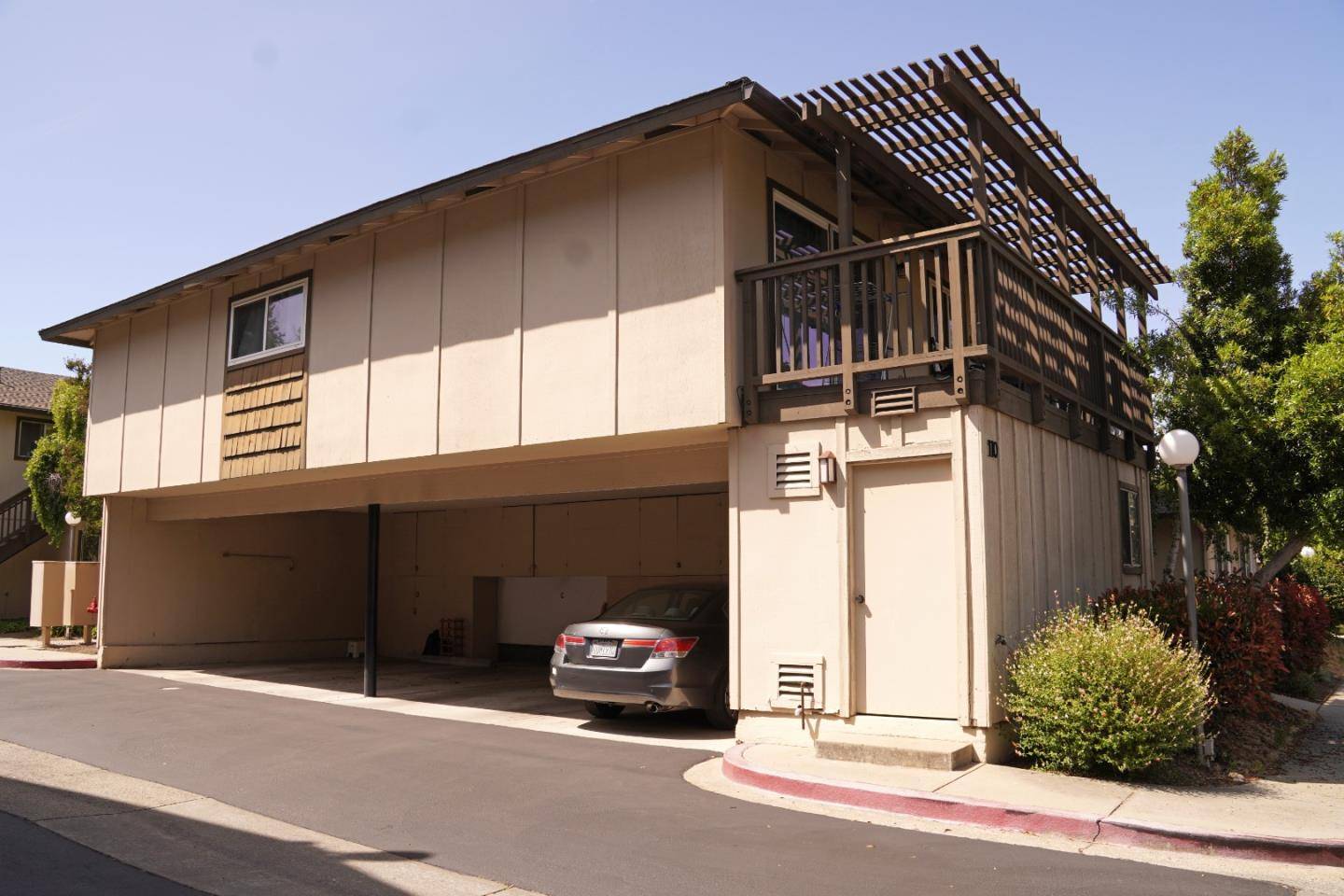 Mountain View, CA 94043,110 E Middlefield RD C