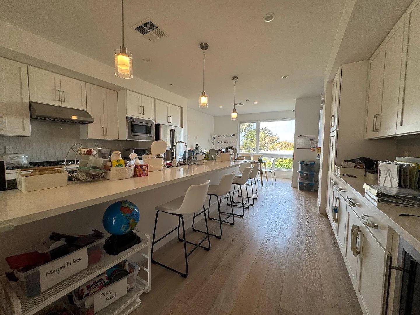 Foster City, CA 94404,220 Argonaut LN