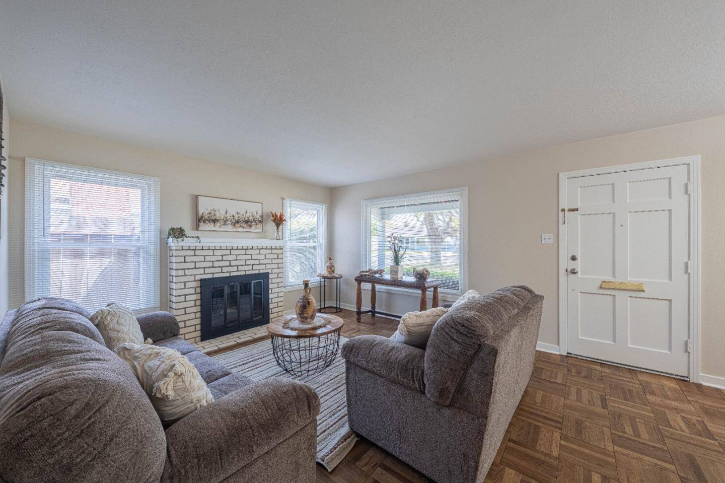 Salinas, CA 93906,217 Maryal DR