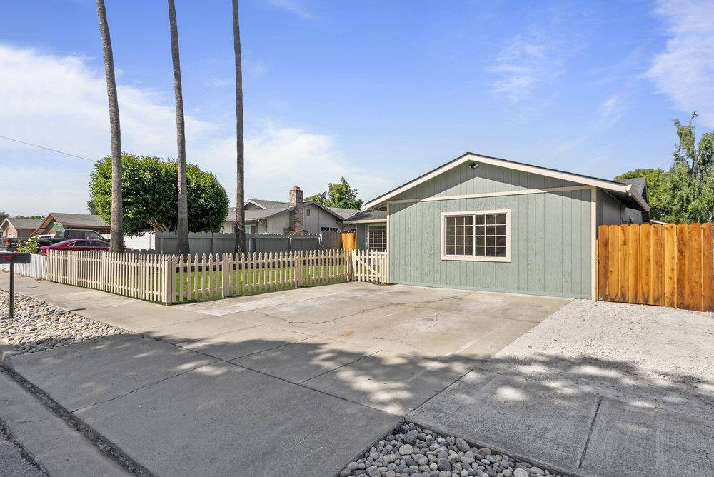 Hollister, CA 95023,22 Line ST