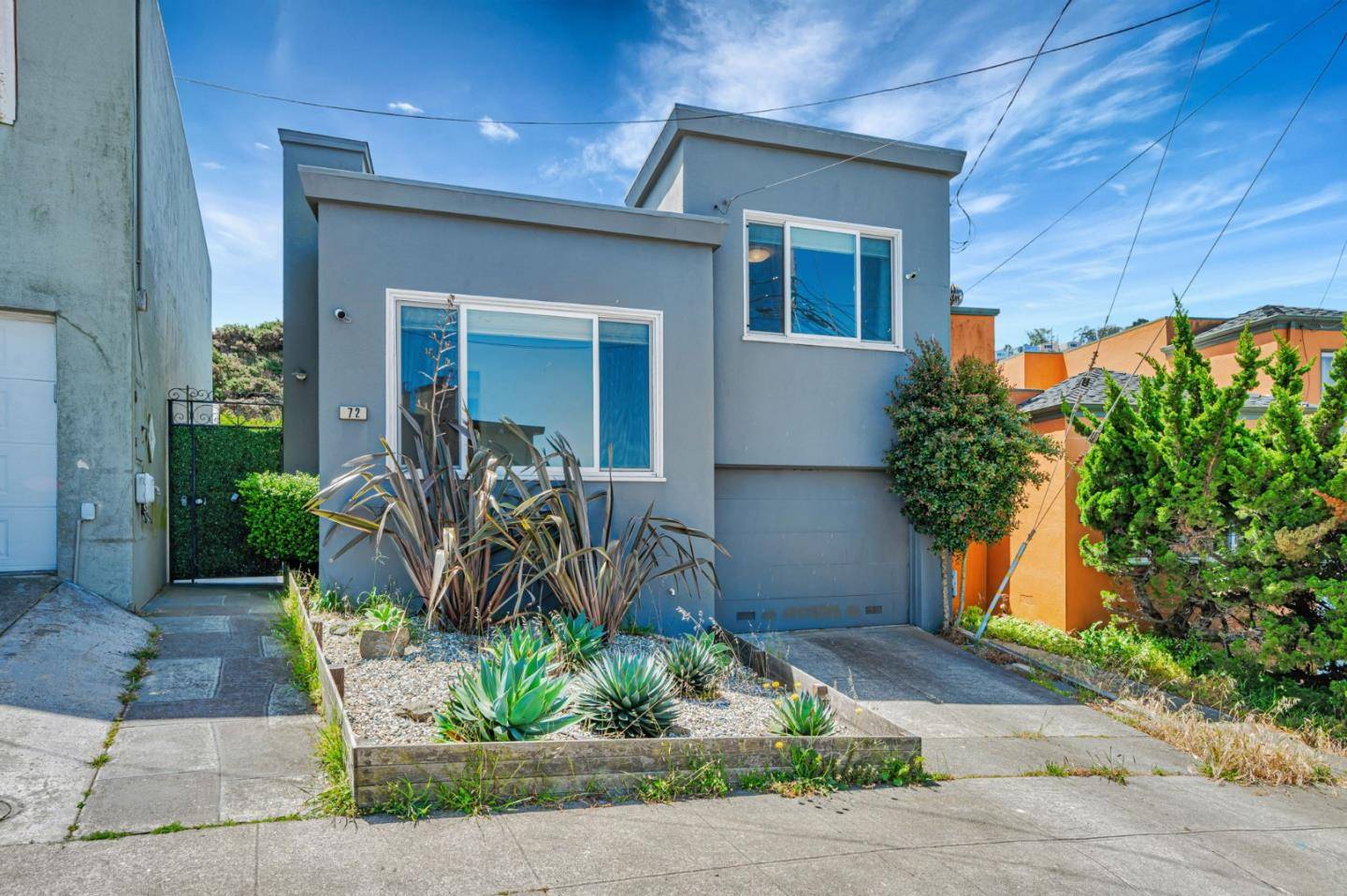 Daly City, CA 94014,72 Robinson DR