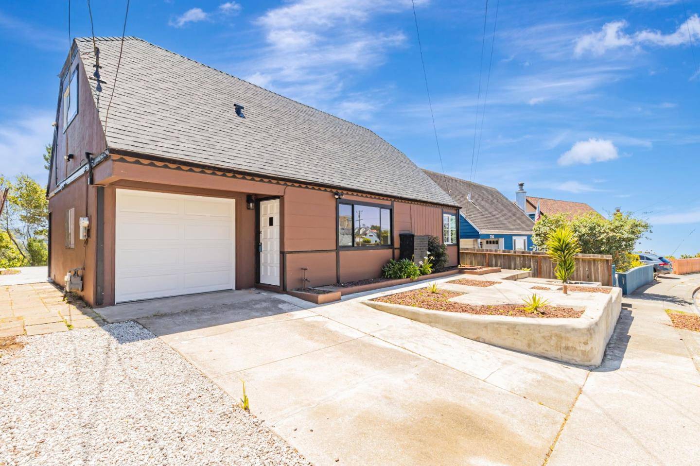 Pacifica, CA 94044,720 Lockhaven DR