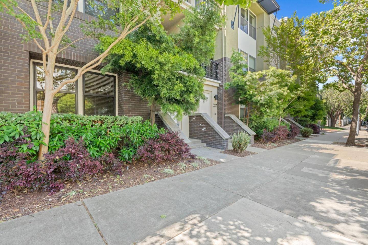 Oakland, CA 94608,1207 66th ST