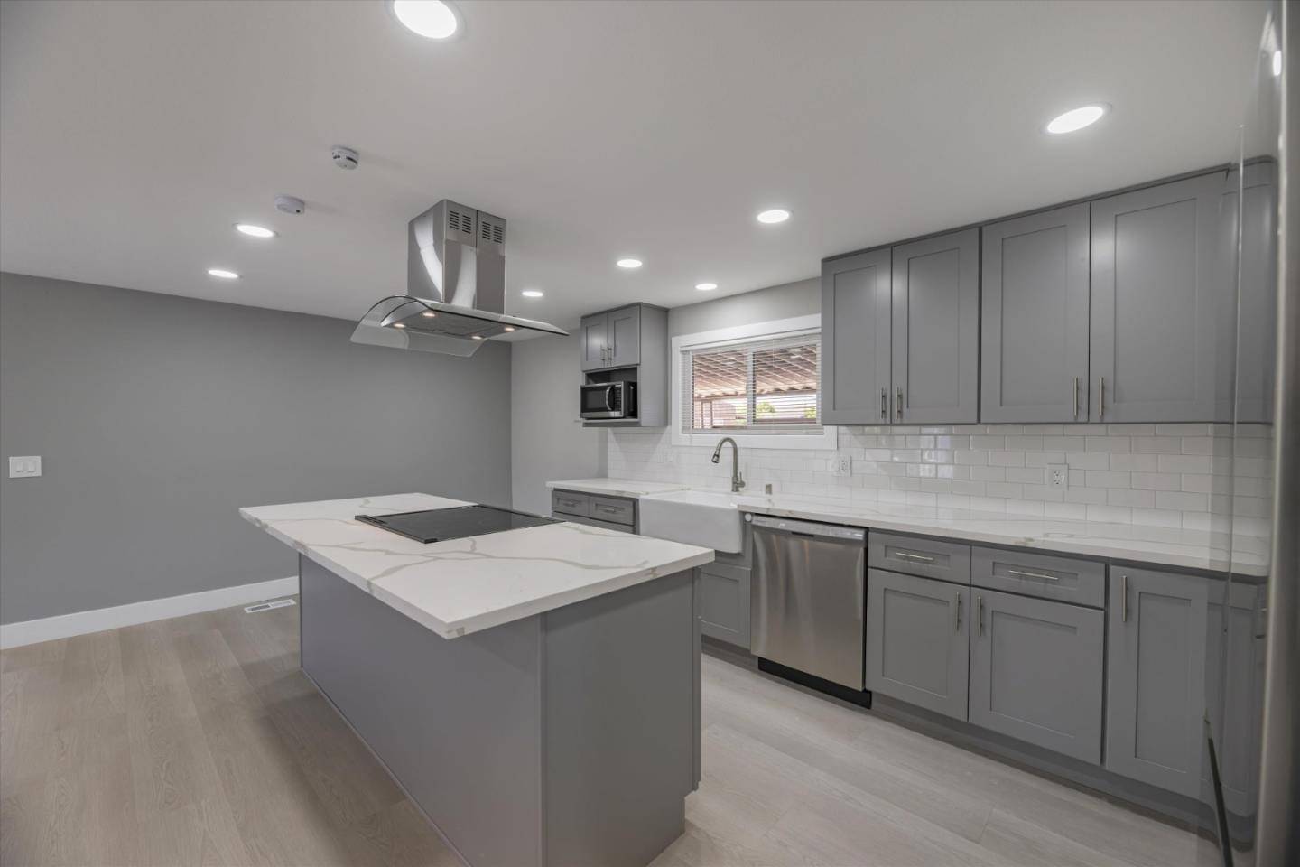 Hollister, CA 95023,174 REDWOOD DR 174