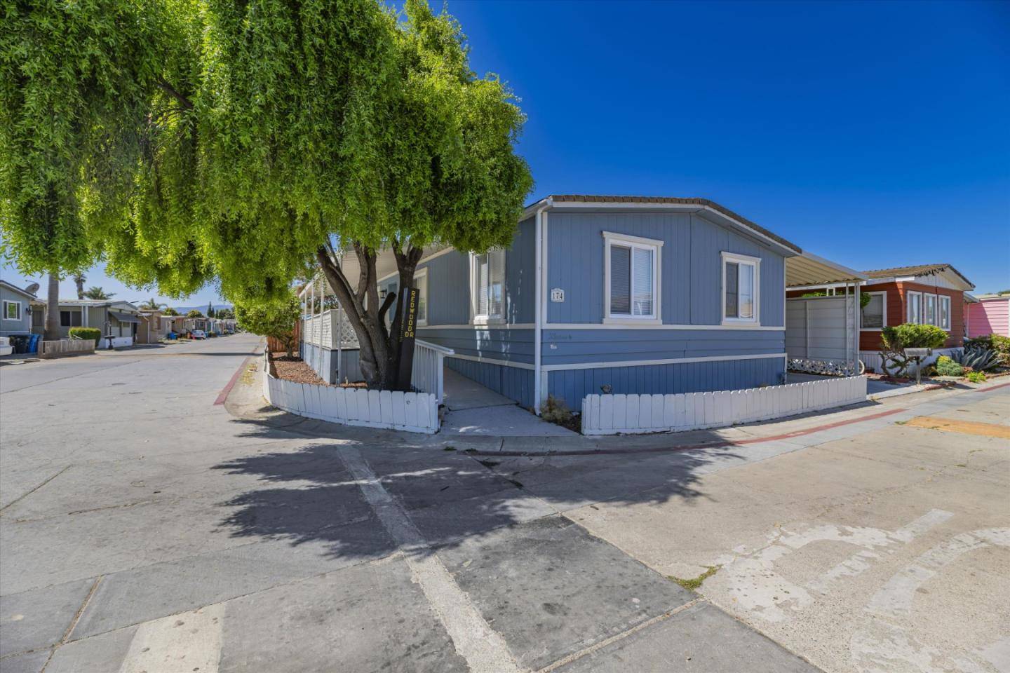 Hollister, CA 95023,174 REDWOOD DR 174