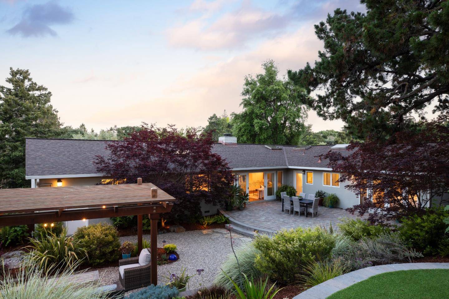 Menlo Park, CA 94025,2230 Tioga DR