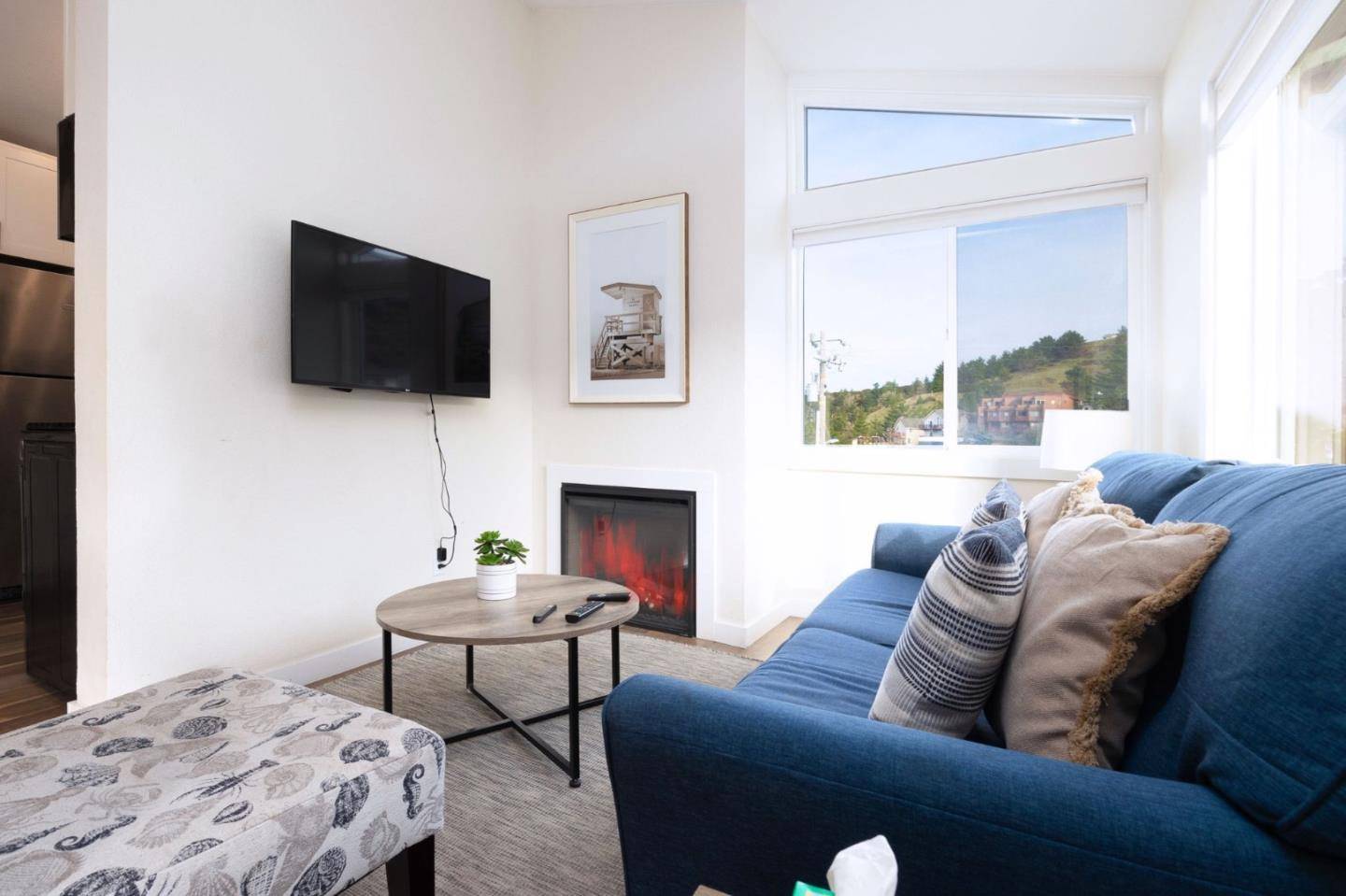 Pacifica, CA 94044,472 Lewis LN