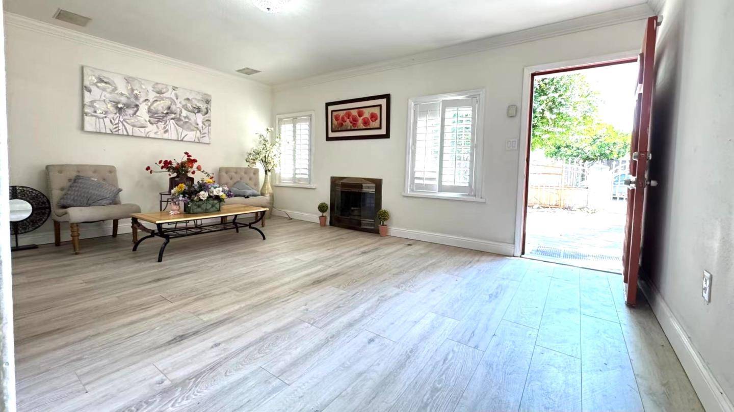 East Palo Alto, CA 94303,315 Garden ST