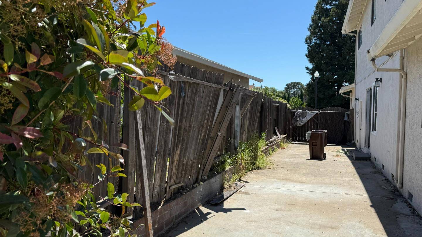 Hercules, CA 94547,133 Lilac CIR