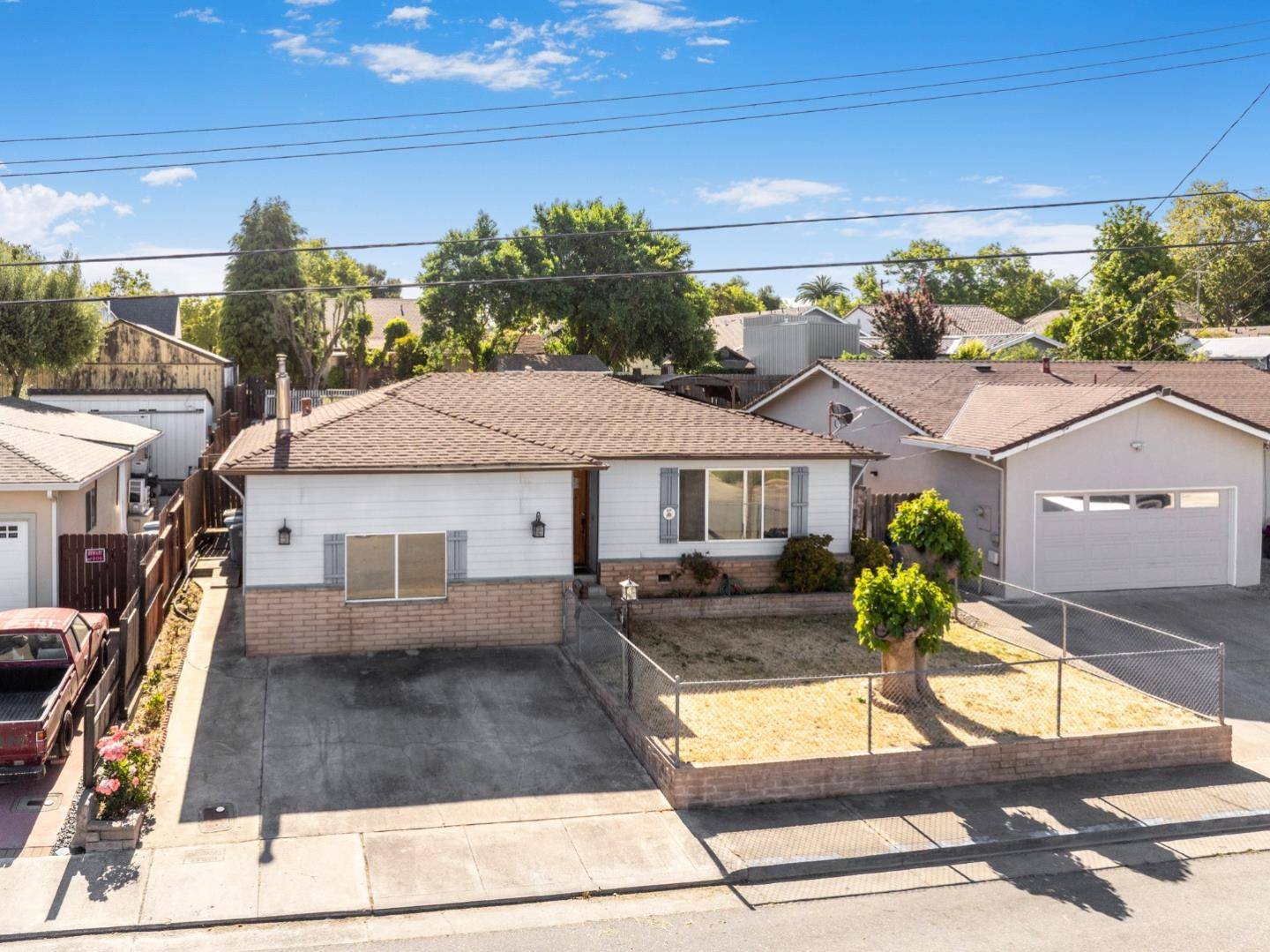 Hollister, CA 95023,921 Suiter ST