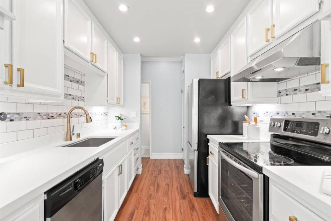 San Mateo, CA 94404,2243 Armada WAY