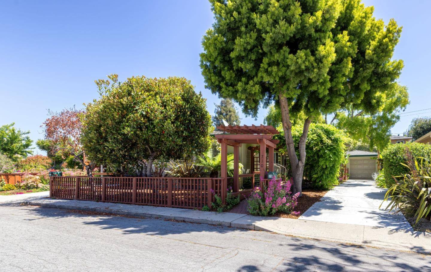 Capitola, CA 95010,710/712 Riverview DR