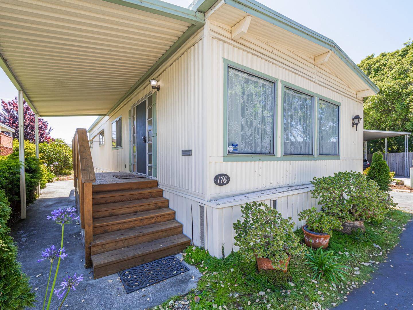 Santa Cruz, CA 95062,1555 Merrill ST 176