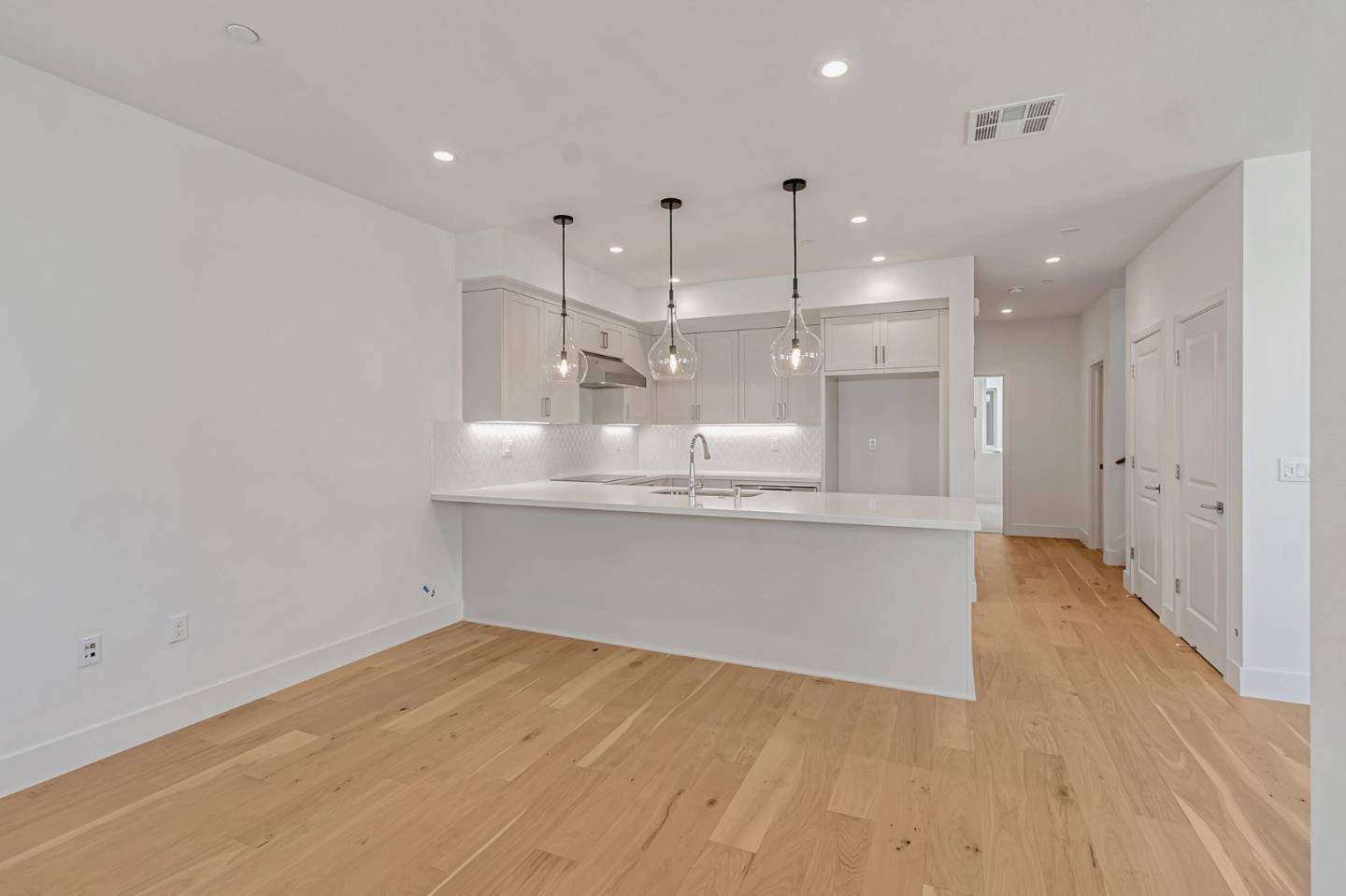 Palo Alto, CA 94303,1135 Esther CT
