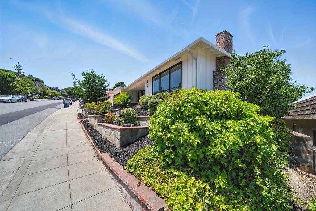 San Mateo, CA 94403,1406 Cedarwood DR