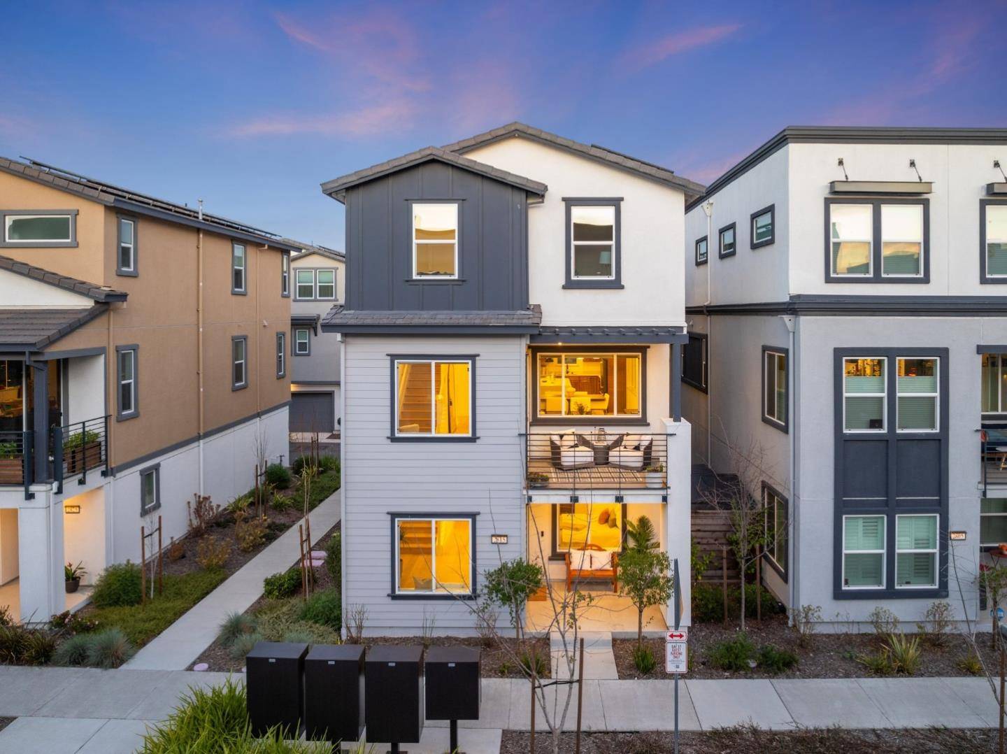 Alameda, CA 94501,2815 Crusader