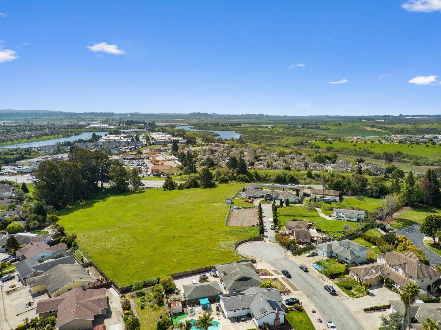 Watsonville, CA 95076,40 Eileen ST