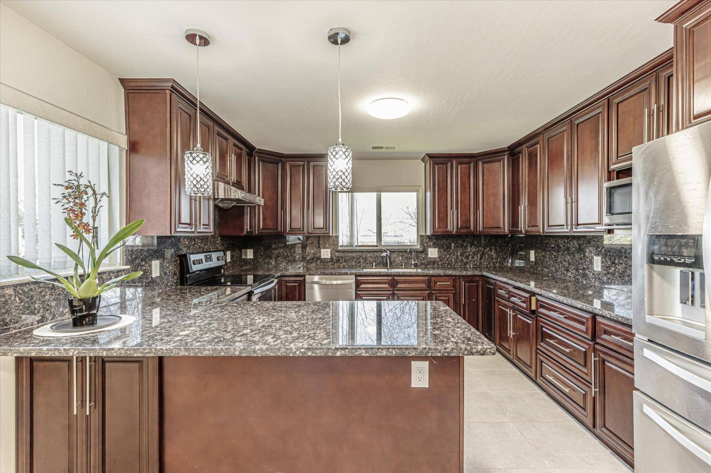 Gilroy, CA 95020,7381 Furlong AVE