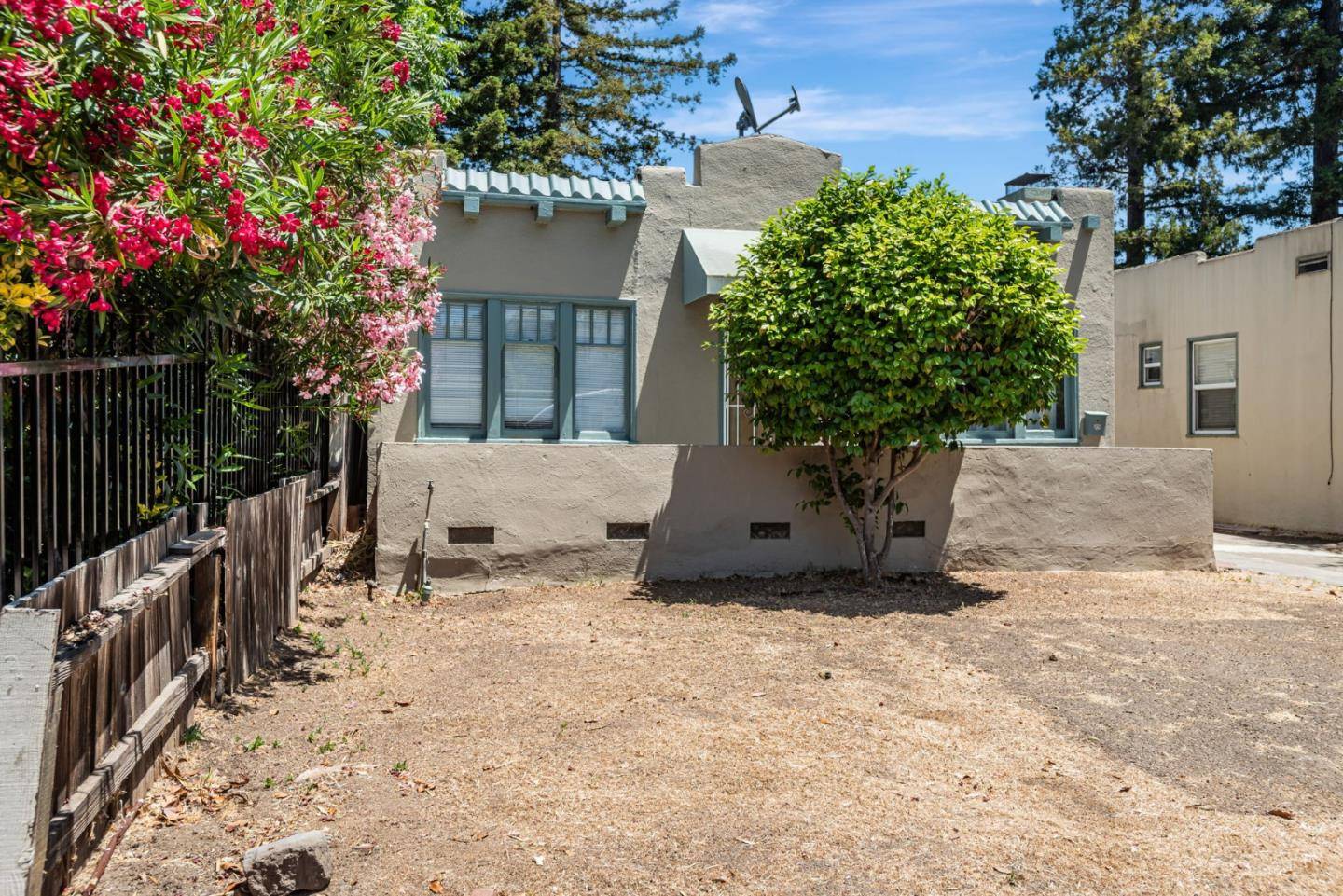 Redwood City, CA 94062,141 Clinton ST