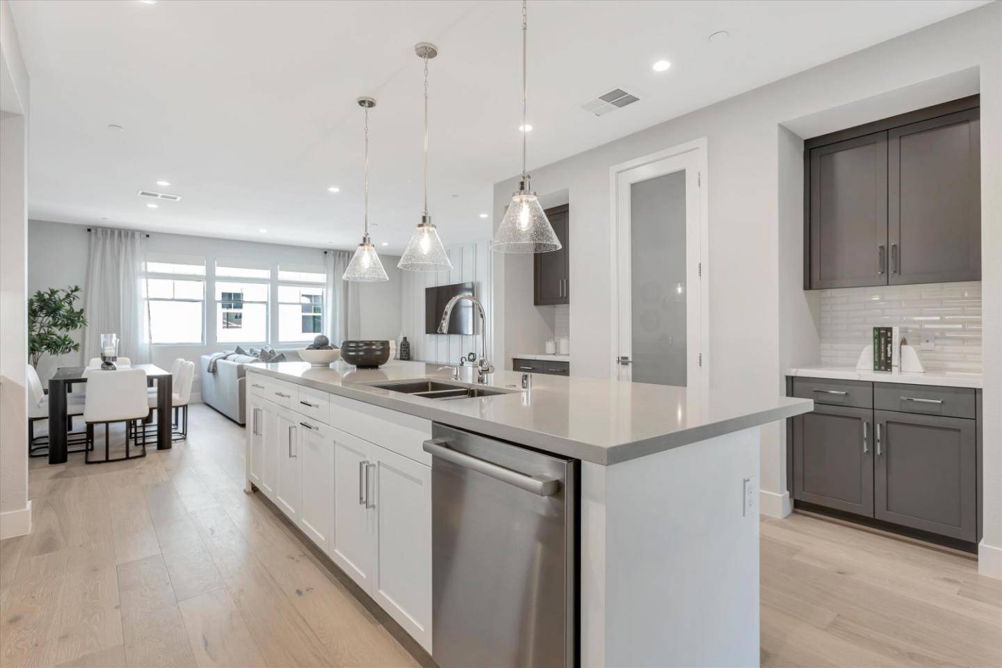 Walnut Creek, CA 94597,231 Oak CIR