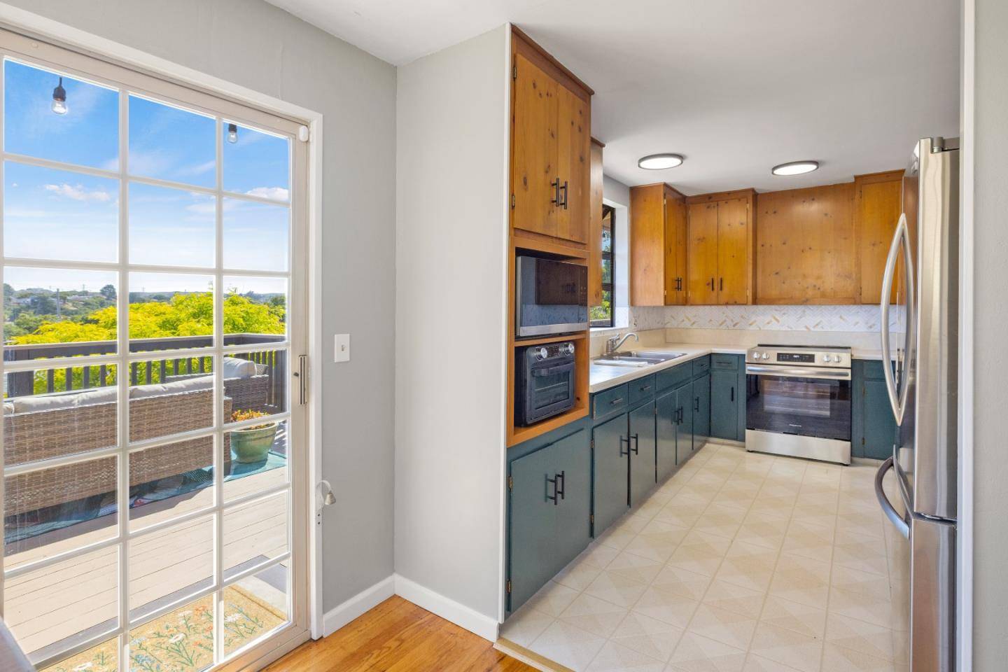 Monterey, CA 93940,955 Casanova AVE