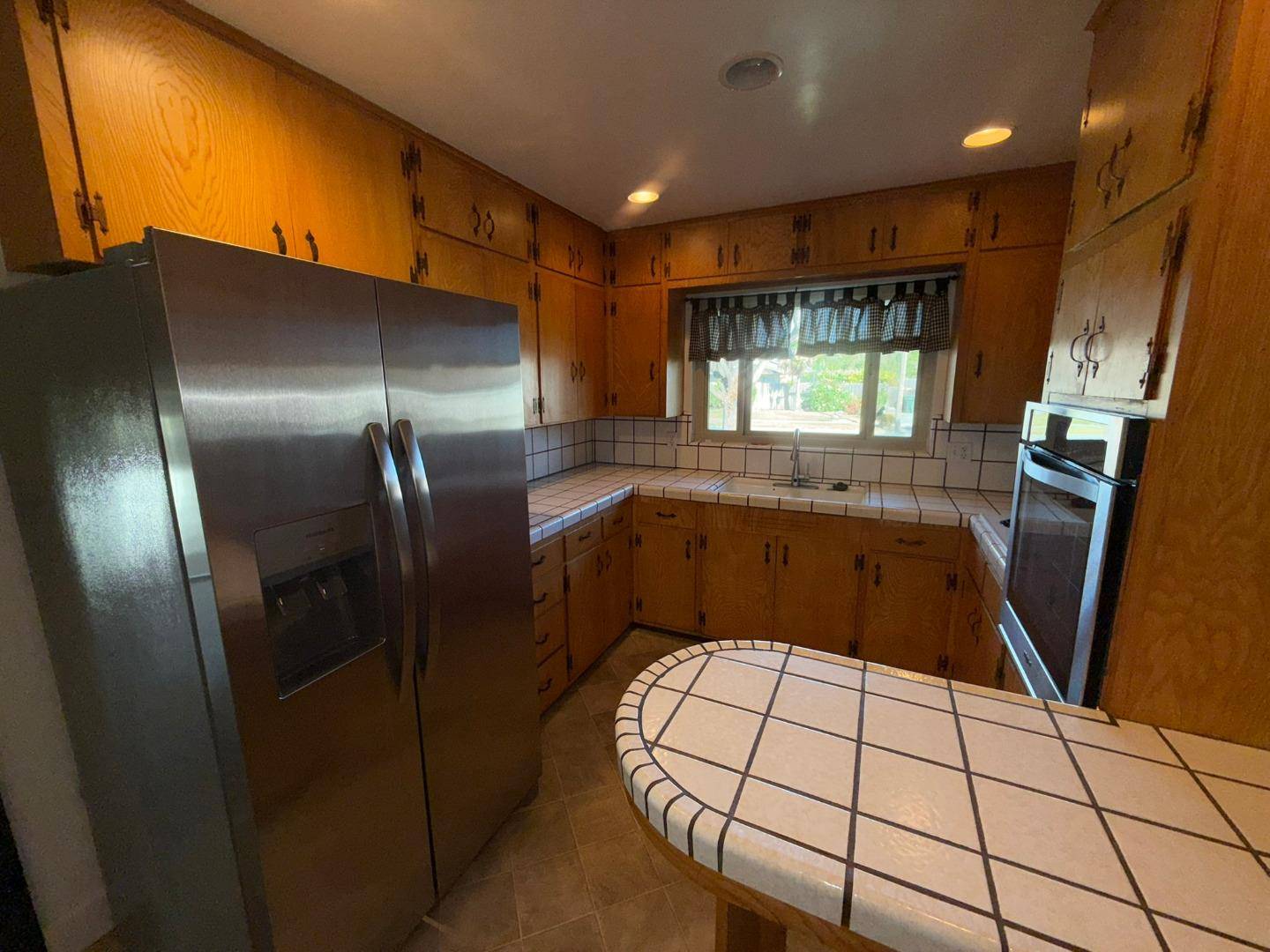 Salinas, CA 93901,913 Camden WAY