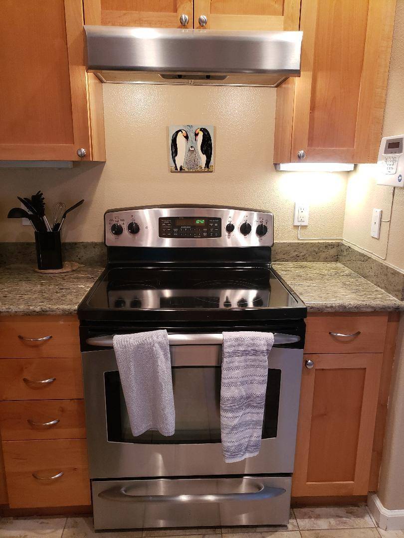 East Palo Alto, CA 94303,2330 University AVE 200