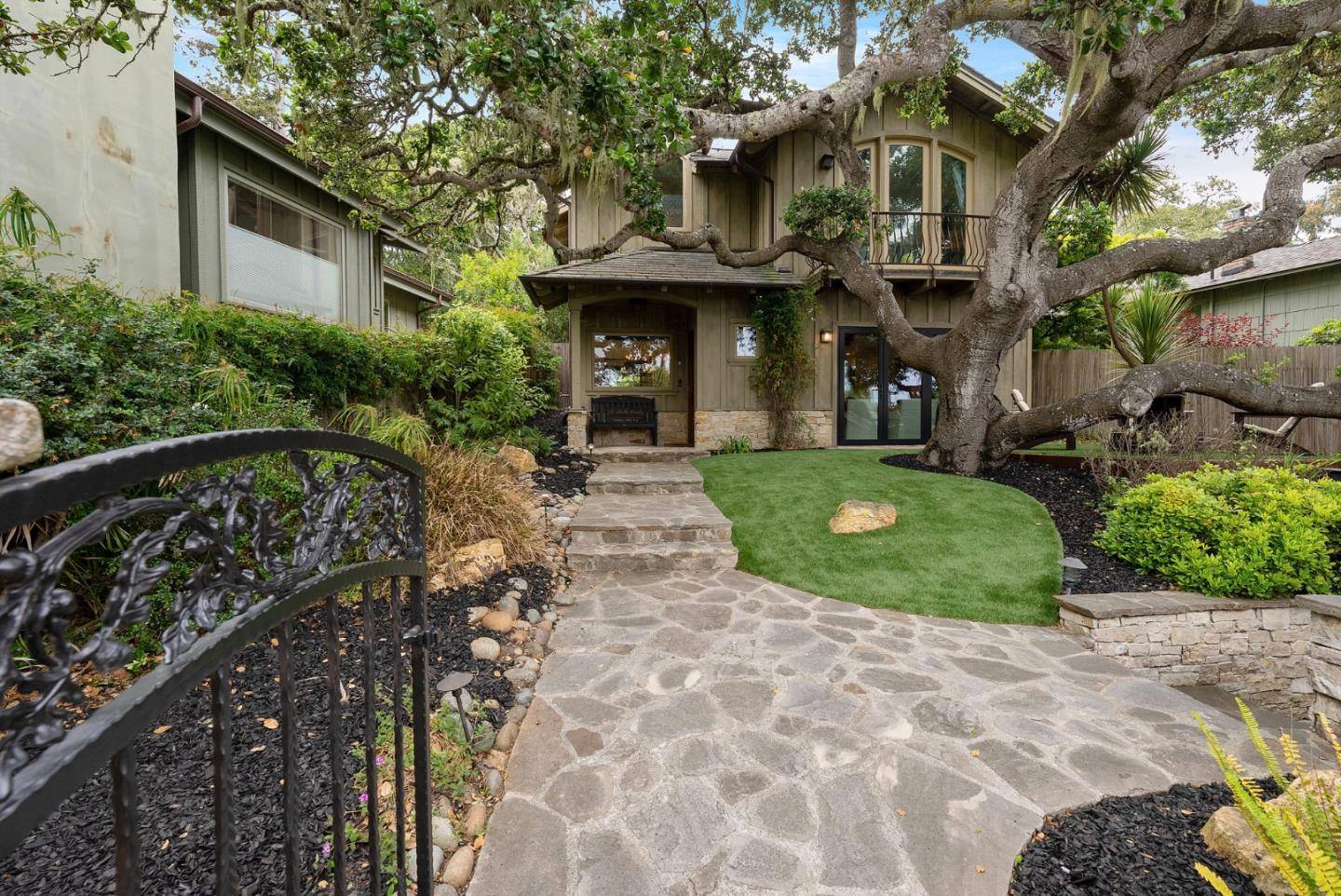 Carmel, CA 93921,5 NE of 4th on Lopez