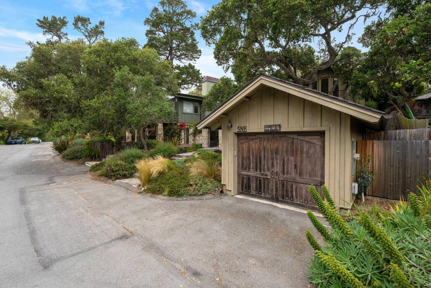 Carmel, CA 93921,5 NE of 4th on Lopez
