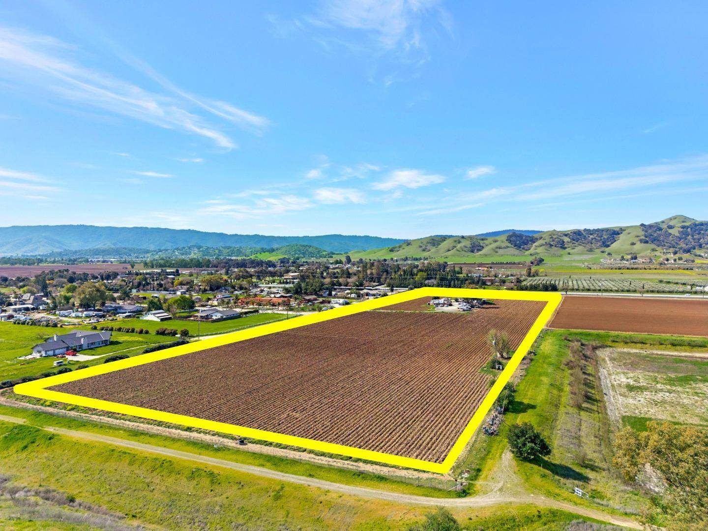 Gilroy, CA 95020,11580 Monterey RD