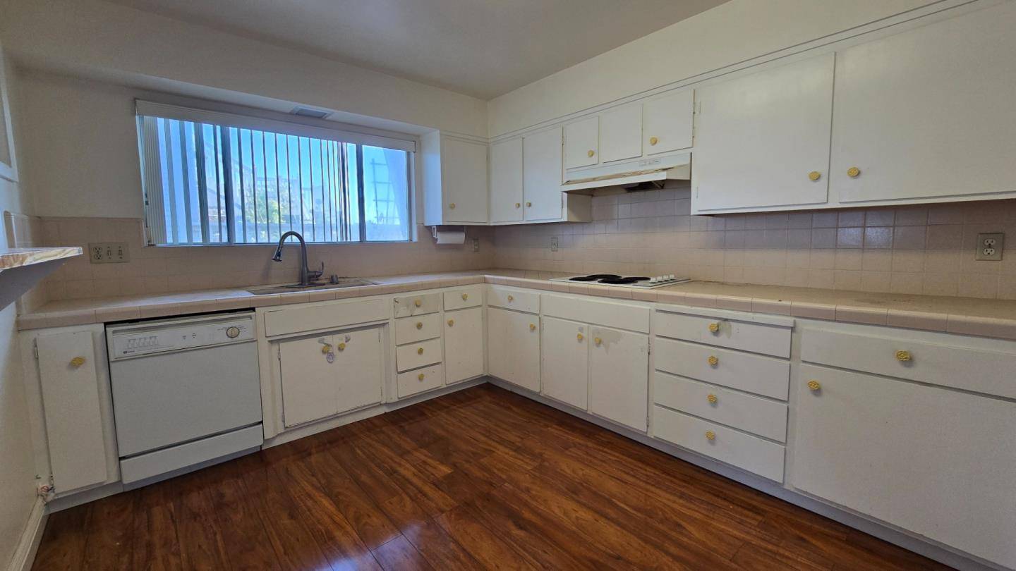 Santa Cruz, CA 95060,2214 W Cliff DR