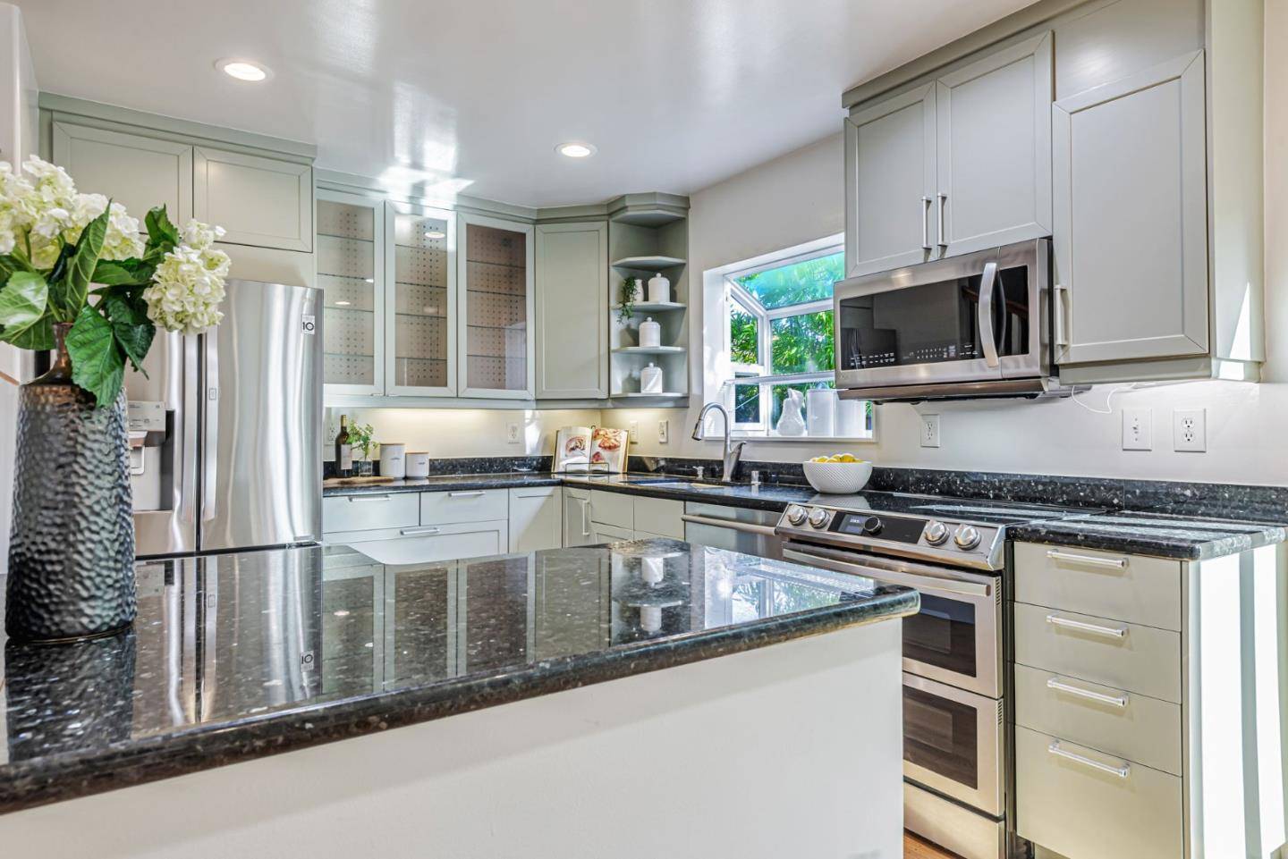 Menlo Park, CA 94025,3704 Fair Oaks AVE