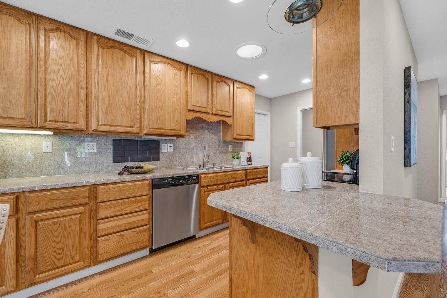 Fremont, CA 94538,43270 Newport