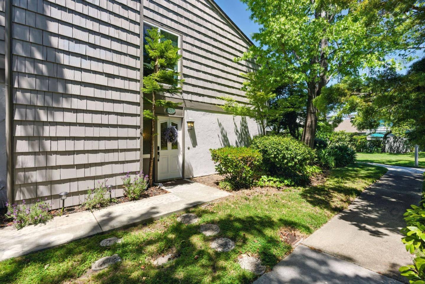 Foster City, CA 94404,971 Marquette LN